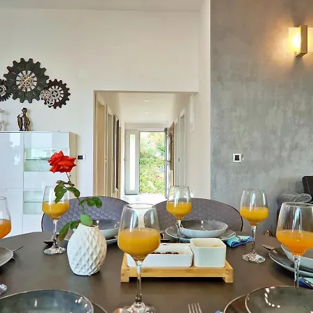 Luxury Sunrise Jacuzzi Apts, 50 M From The Apartamento *