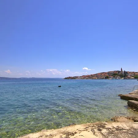 Luxury Sunrise Jacuzzi Apts, 50 M From The Appartement