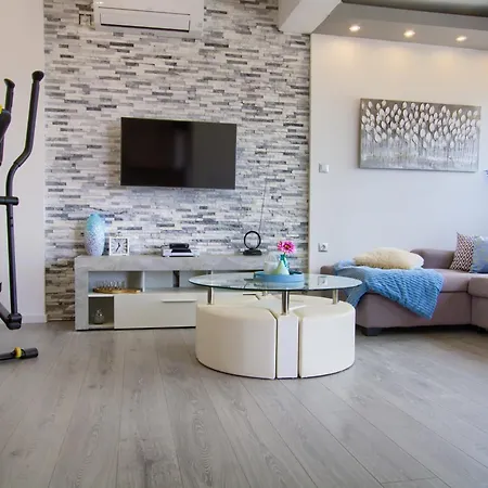 Luxury Sunrise Jacuzzi Apts, 50 M From The *