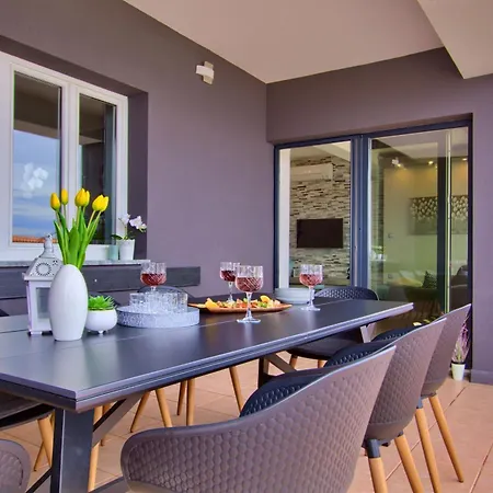 Luxury Sunrise Jacuzzi Apts, 50 M From The Lejlighed *