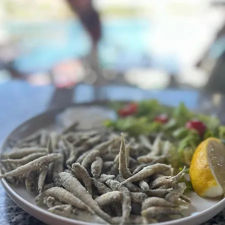 Luxury Sunrise Jacuzzi Apts, 50 M From The