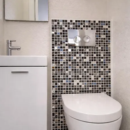 Luxury Sunrise Jacuzzi Apts, 50 M From The