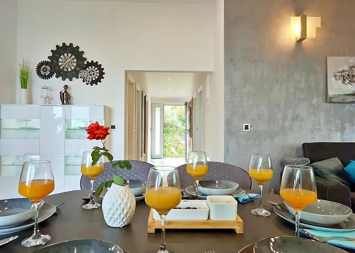 Luxury Sunrise Jacuzzi Apts, 50 M From The Appartement *