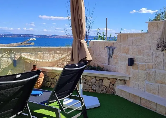 Luxury Sunrise Jacuzzi Apts, 50 M From The *