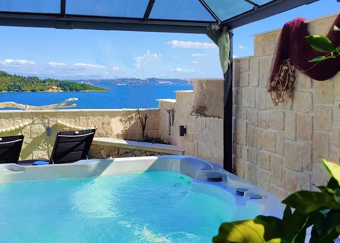 Luxury Sunrise Jacuzzi Apts, 50 M From The Appartement *