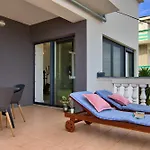 Luxury Sunrise Jacuzzi Apts, 50 M From The カリ