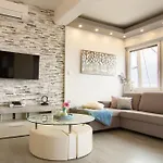 Luxury Sunrise Jacuzzi Apts, 50 M From The