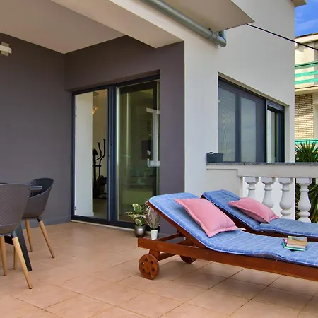 Luxury Sunrise Jacuzzi Apts, 50 M From The Kali