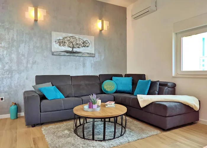 Apartment Luxury Sunrise Jacuzzi Apts, 50 M From The *