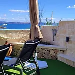 Luxury Sunrise Jacuzzi Apts, 50 M From The *