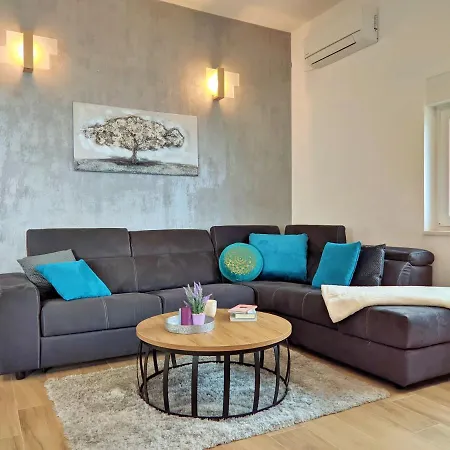 Apartmán Luxury Sunrise Jacuzzi Apts, 50 M From The *