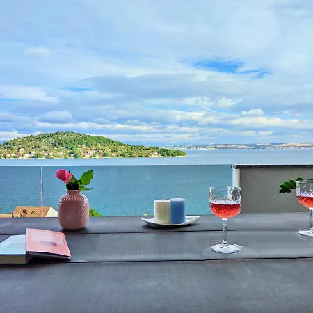 Luxury Sunrise Jacuzzi Apts, 50 M From The *