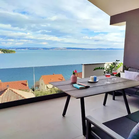 Apartmán Luxury Sunrise Jacuzzi Apts, 50 M From The