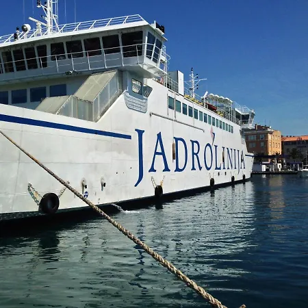 Luxury Sunrise Jacuzzi Apts, 50 M From The Apartmán