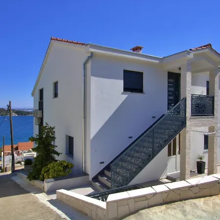 Luxury Sunrise Jacuzzi Apts, 50 M From The Kali