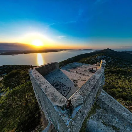 Luxury Sunrise Jacuzzi Apts, 50 M From The Daire Kali