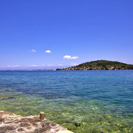 Luxury Sunrise Jacuzzi Apts, 50 M From The Daire Kali