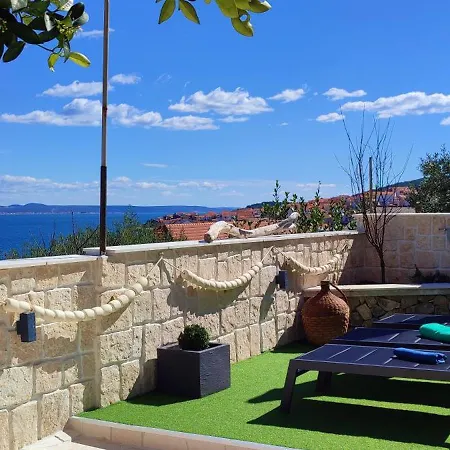 Luxury Sunrise Jacuzzi Apts, 50 M From The *