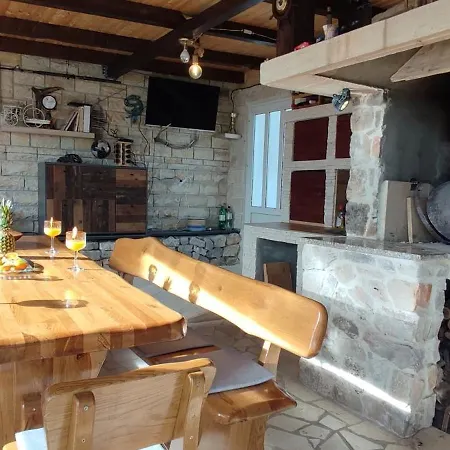 Luxury Sunrise Jacuzzi Apts, 50 M From The Apartmán Kali