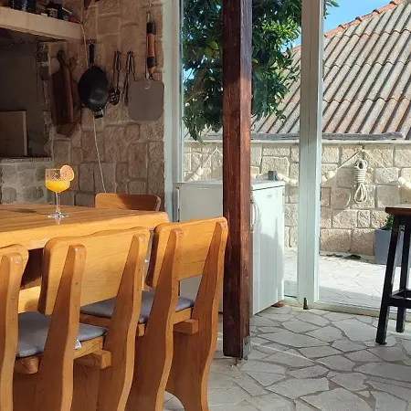 Luxury Sunrise Jacuzzi Apts, 50 M From The Kali