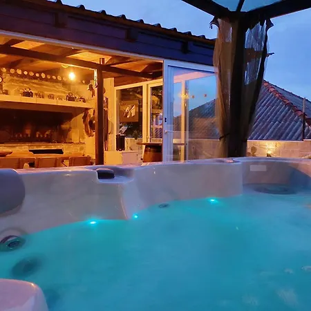 Luxury Sunrise Jacuzzi Apts, 50 M From The *