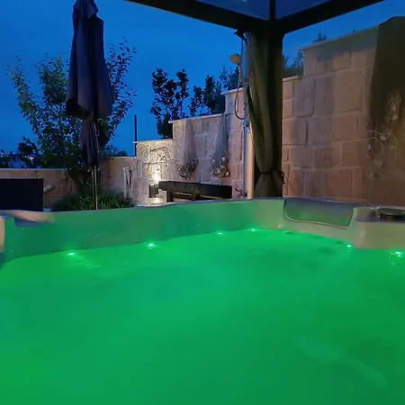 Luxury Sunrise Jacuzzi Apts, 50 M From The * Kali