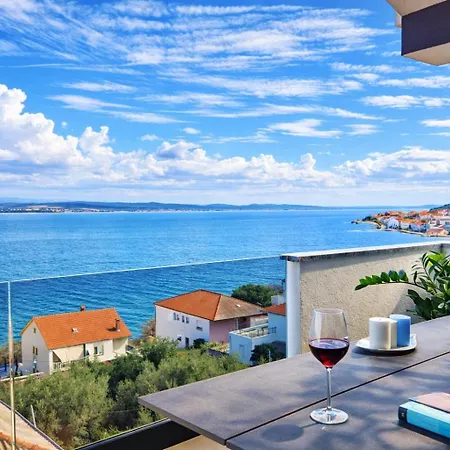 Luxury Sunrise Jacuzzi Apts, 50 M From The *
