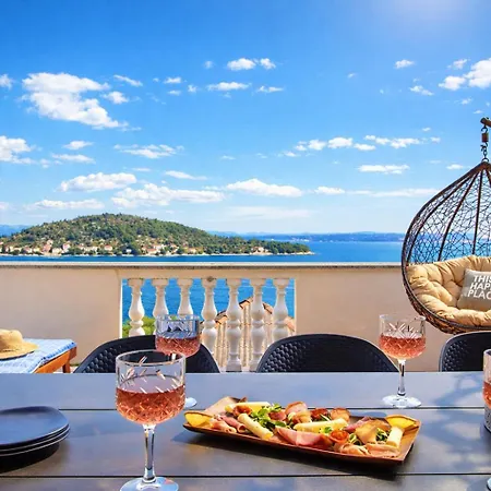 Luxury Sunrise Jacuzzi Apts, 50 M From The 公寓