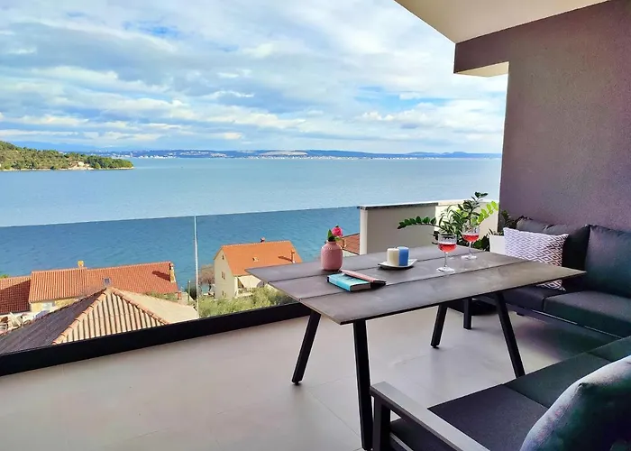 Apartman Luxury Sunrise Jacuzzi Apts, 50 M From The