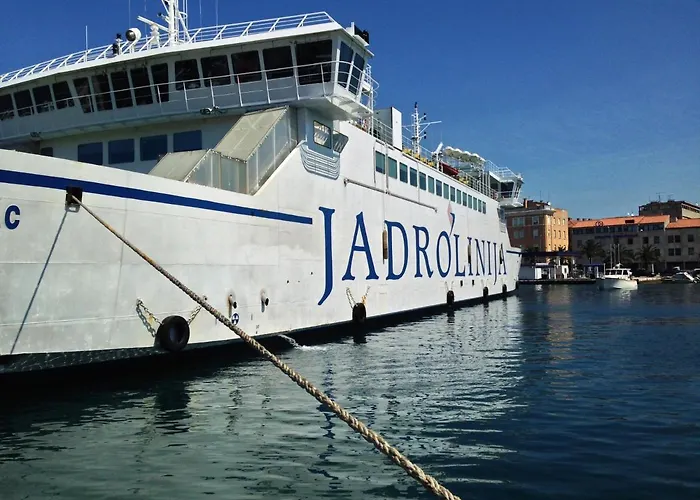 Luxury Sunrise Jacuzzi Apts, 50 M From The Apartman