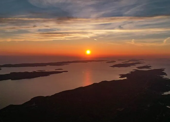 Luxury Sunrise Jacuzzi Apts, 50 M From The Apartman Kali