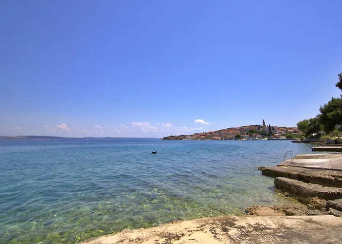 Luxury Sunrise Jacuzzi Apts, 50 M From The Apartman