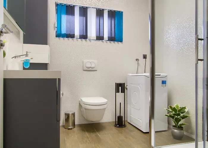 Luxury Sunrise Jacuzzi Apts, 50 M From The *