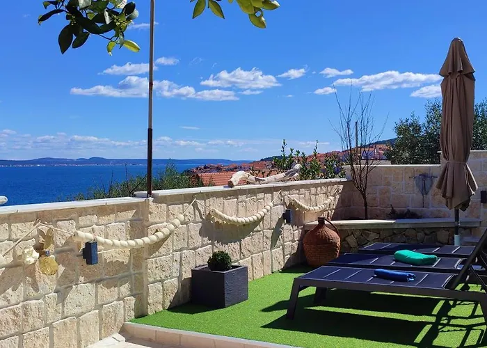 Luxury Sunrise Jacuzzi Apts, 50 M From The *