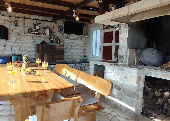 Luxury Sunrise Jacuzzi Apts, 50 M From The Apartman Kali