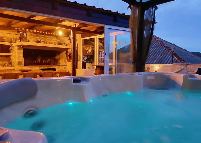 Luxury Sunrise Jacuzzi Apts, 50 M From The *