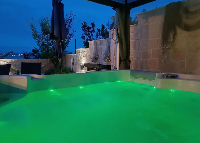 Luxury Sunrise Jacuzzi Apts, 50 M From The * Kali