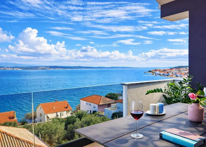 Luxury Sunrise Jacuzzi Apts, 50 M From The *