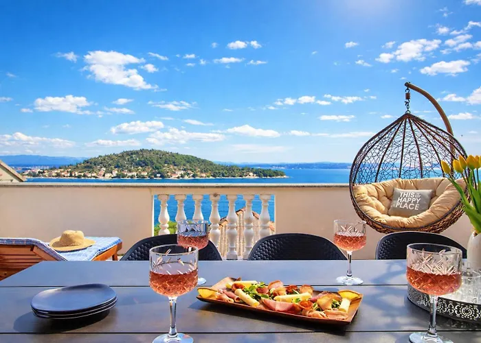 Luxury Sunrise Jacuzzi Apts, 50 M From The 公寓